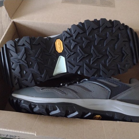 BRAND NEW The North Face Waterproof Hiking Shoes - Picture 2 of 3